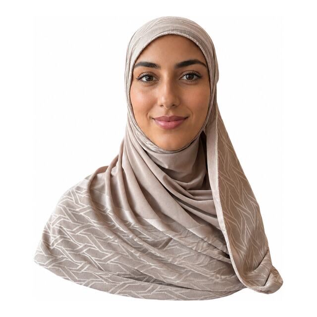Jersey Edge Elegance hijab in Camel, worn